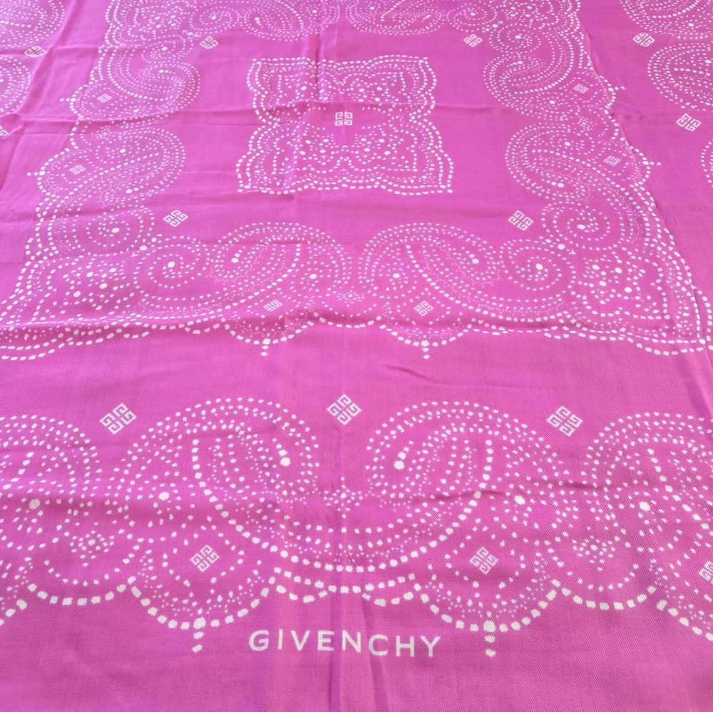 Givenchy Logo Print Pink Scarf - Picture 3 of 7